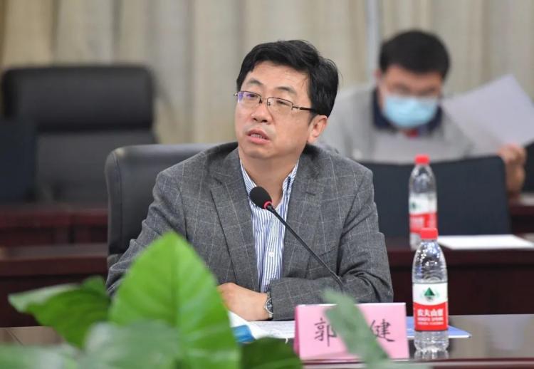 党委书记郭健,校长康乐,副校长李金善,党委常委,副校长陈红军出席会议