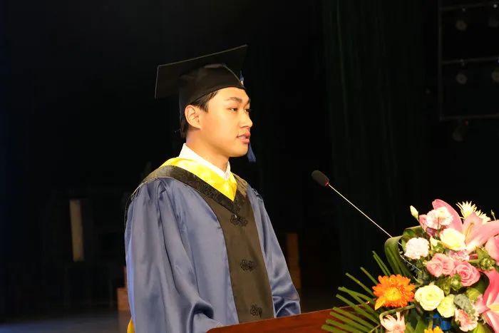 硕士研究生代表张宇飞发言