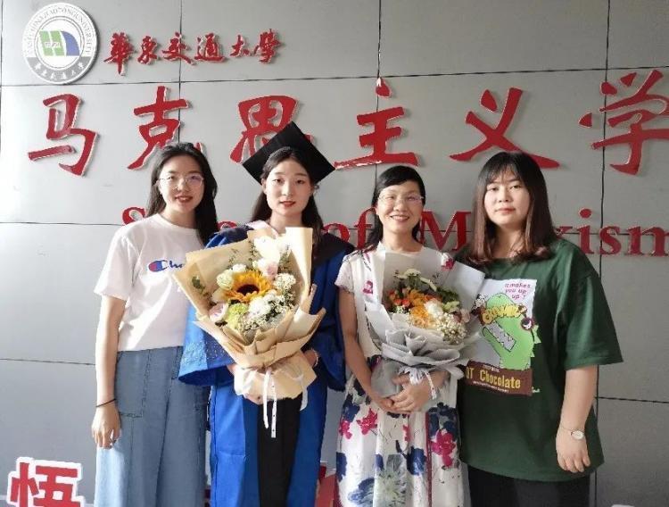 李曦这位思政课教师有些不一样