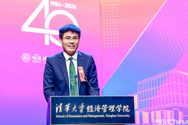 徐荣凯,杨斌,何建坤,赵纯均,钱颖一,白重恩,陈国青,陈煜波为院史空间