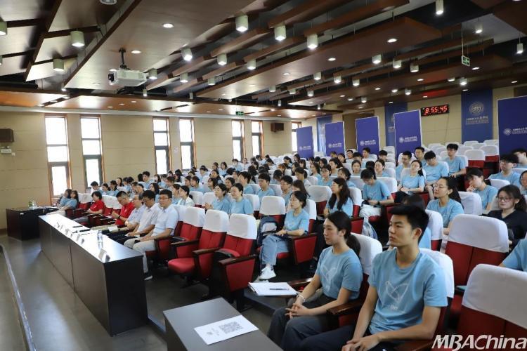 上海财经大学商学院2024年全国优秀大学生夏令营活动举行