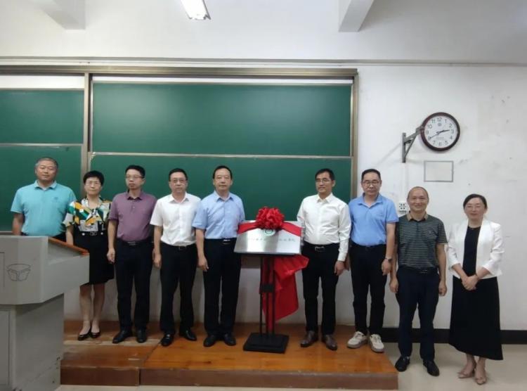 凯发k8国际(中国)官方网站中部高校揭牌新学院!|天下无敌唐川|
