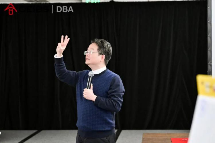 陳威如教授.jpg
