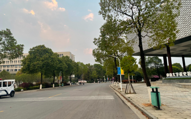 北门进来.jpg