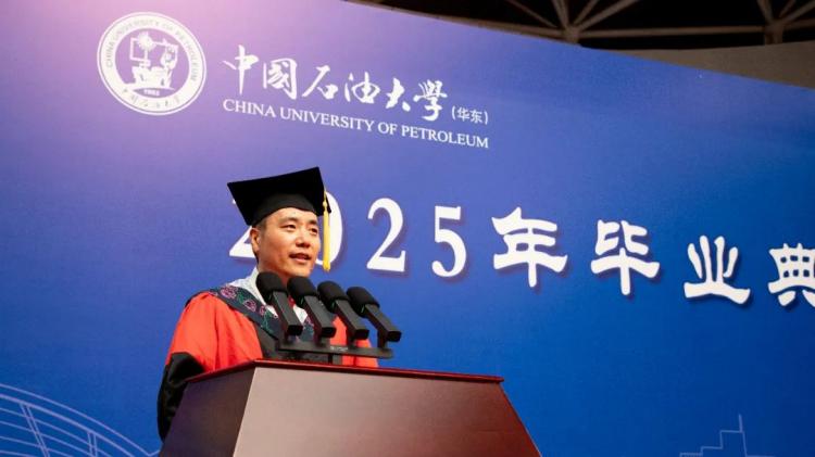 20250622 學位授予儀式主持人劉丙泉院長-周美澤攝-21.jpg