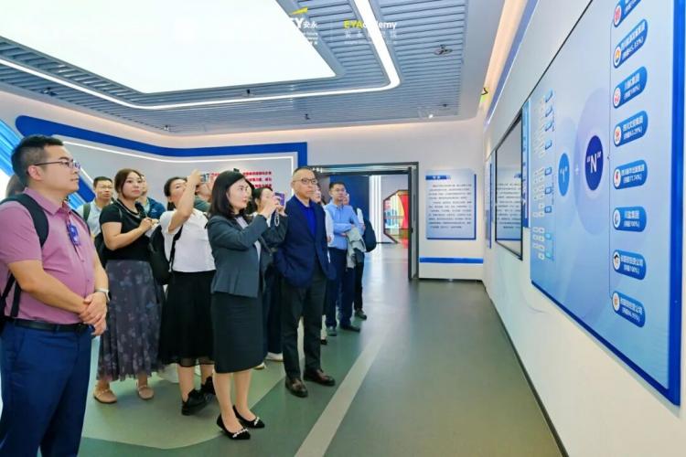 探究产业升级之道调研企业发展实践——清华MBA《知行合一·探究四川》课程侧记(图2)