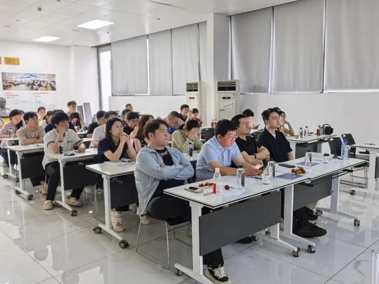 移动课堂中南财经政法大学MBA2025级周末二班走进：盛隆电气集团(图4)